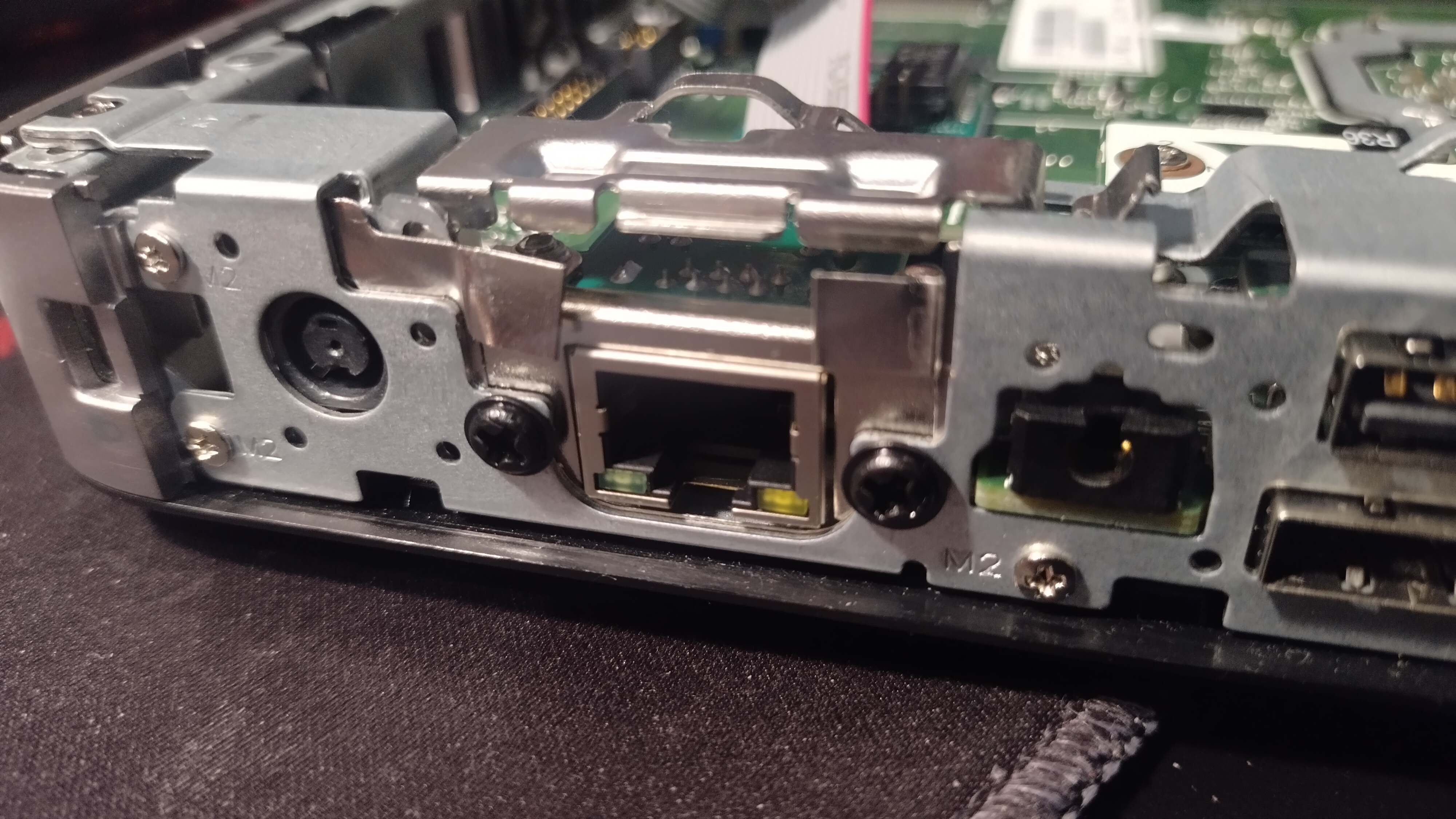 T630 example of the screwed-in port